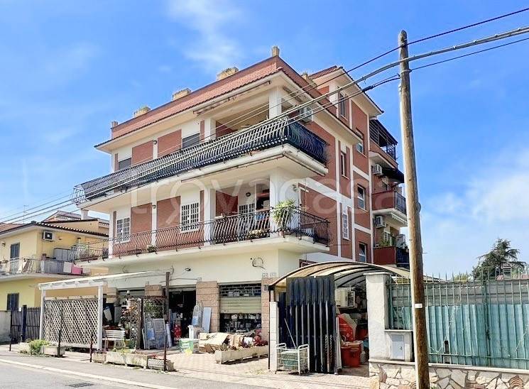 appartamento in vendita a Roma in zona Giardini di Corcolle