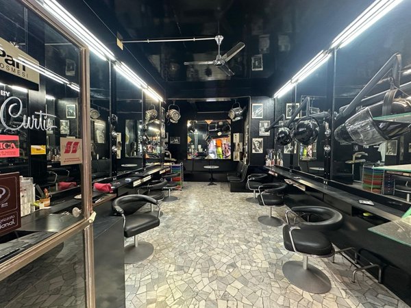 locale commerciale in vendita a Roma in zona Monte Sacro/Talenti