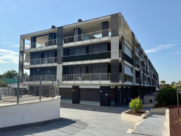 locale commerciale in vendita a Roma in zona Ponte Mammolo