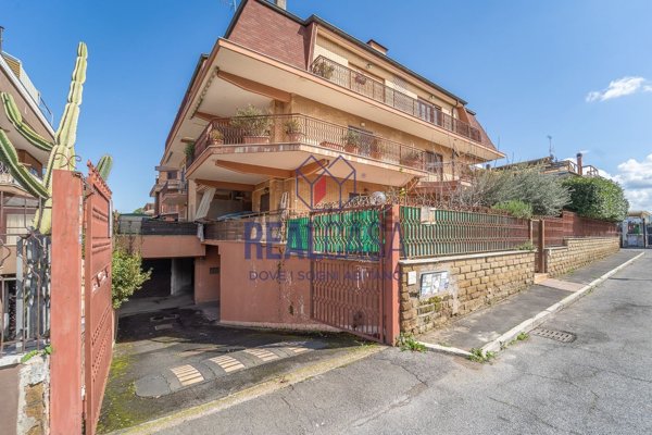 locale commerciale in vendita a Roma