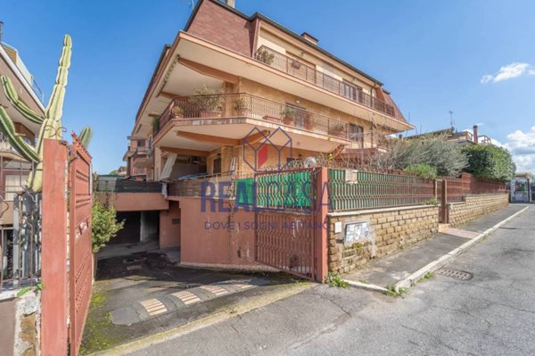 locale commerciale in vendita a Roma