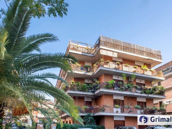 appartamento in vendita a Roma in zona Ardeatino
