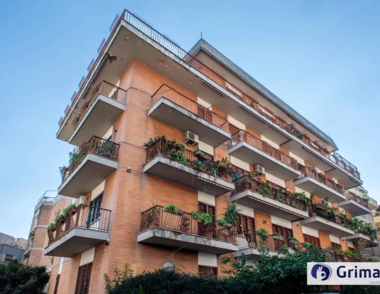 appartamento in vendita a Roma in zona Ardeatino