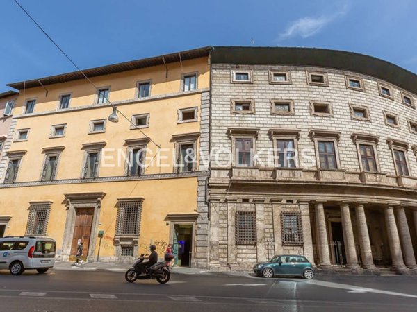 negozio in vendita a Roma in zona Parione/Sant'Eustachio