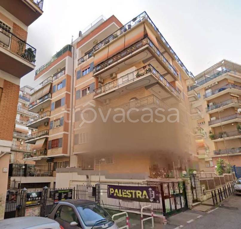 appartamento in vendita a Roma in zona Prenestino-Labicano