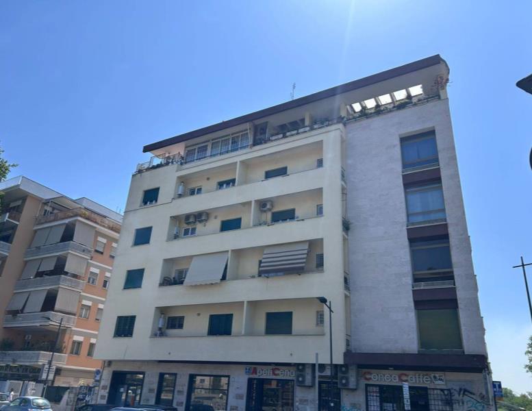 locale commerciale in vendita a Roma in zona Monte Sacro/Talenti