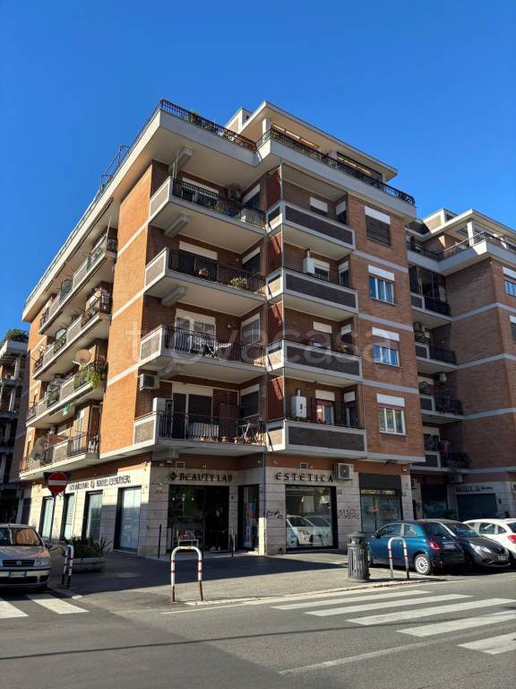 appartamento in vendita a Roma in zona Ostia