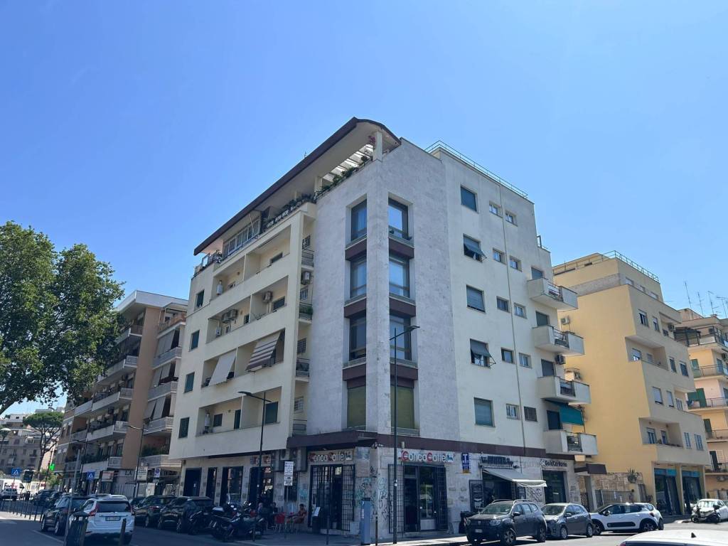 negozio in vendita a Roma in zona Monte Sacro/Talenti