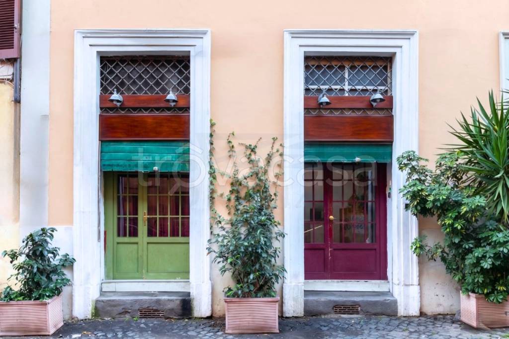 negozio in vendita a Roma in zona Trastevere