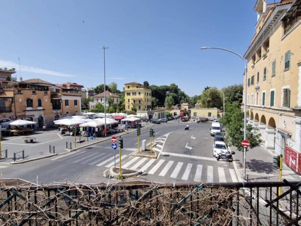 negozio in vendita a Roma in zona Monte Sacro/Talenti