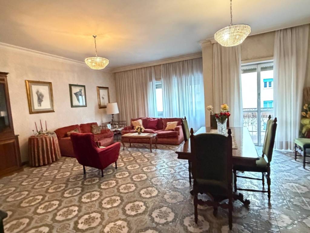 appartamento in vendita a Roma in zona Ardeatino