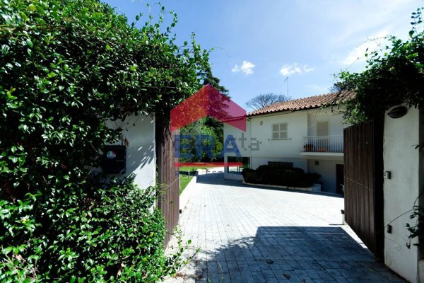 casa indipendente in vendita a Roma in zona Massimina/Casal Lumbroso