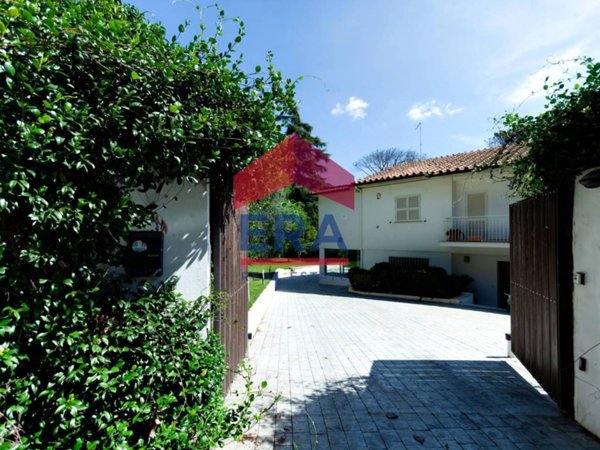 casa indipendente in vendita a Roma in zona Massimina/Casal Lumbroso