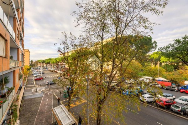 appartamento in vendita a Roma in zona Ardeatino