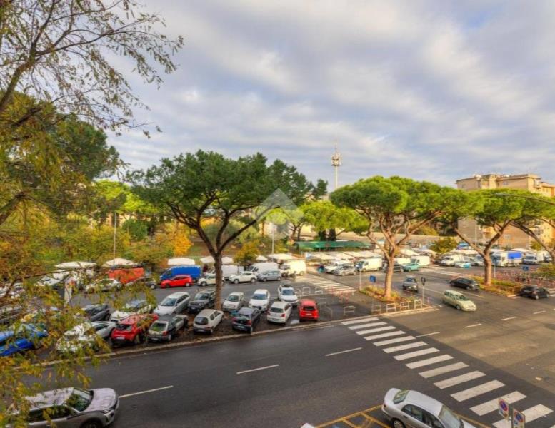 appartamento in vendita a Roma in zona Ardeatino