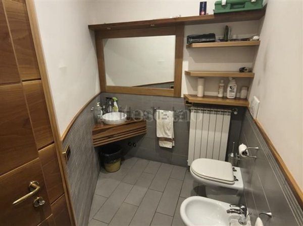 locale commerciale in vendita a Roma in zona Giuliano Dalmata