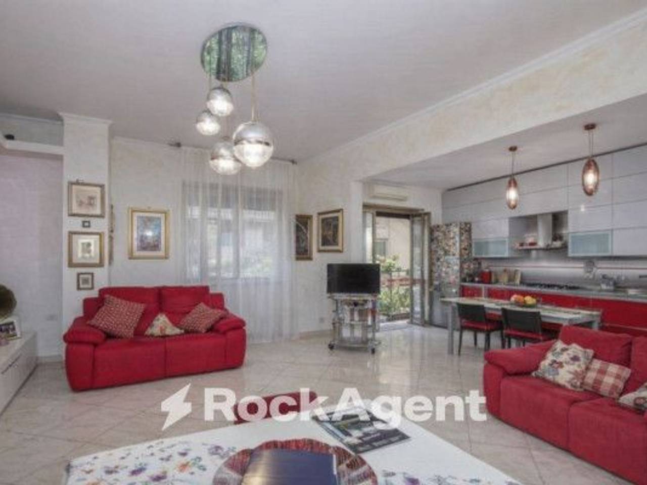 appartamento in vendita a Roma in zona Prenestino-Labicano