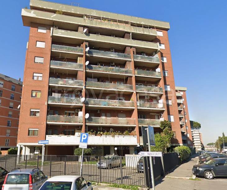 appartamento in vendita a Roma in zona Cinecittà