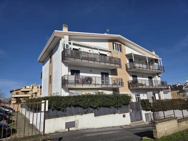 appartamento in vendita a Roma in zona Romanina