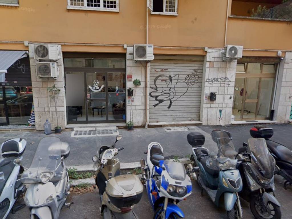negozio in vendita a Roma in zona Monte Sacro/Talenti