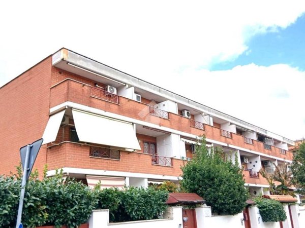 appartamento in vendita a Roma in zona Torre Angela