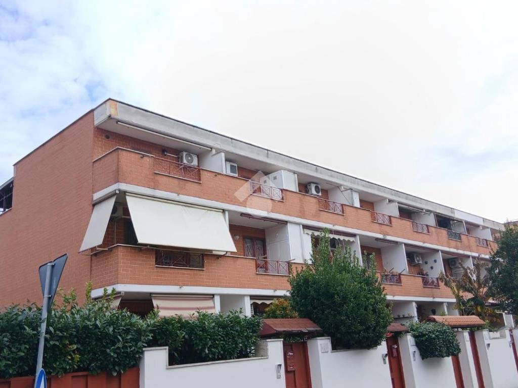 appartamento in vendita a Roma in zona Torre Angela