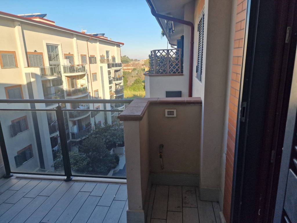 appartamento in vendita a Roma in zona Axa