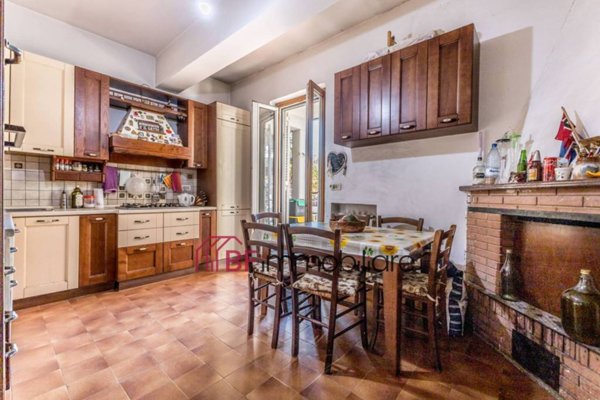 appartamento in vendita a Roma in zona Tor de' Cenci