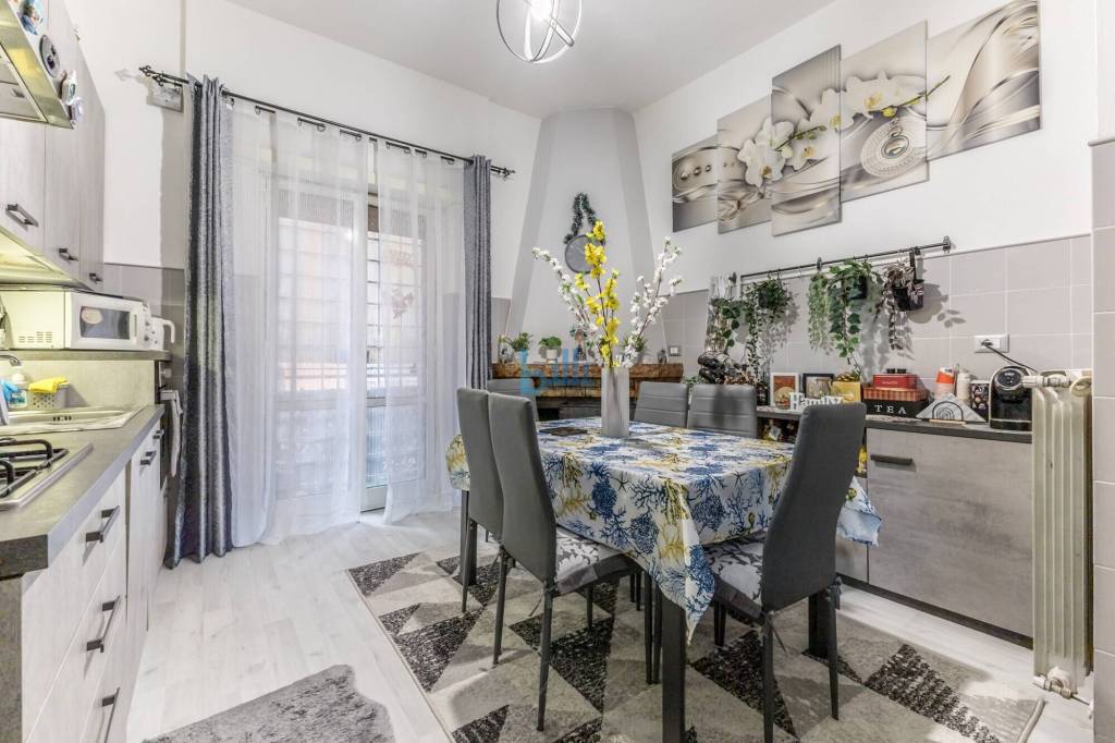 appartamento in vendita a Roma in zona Valle Muricana