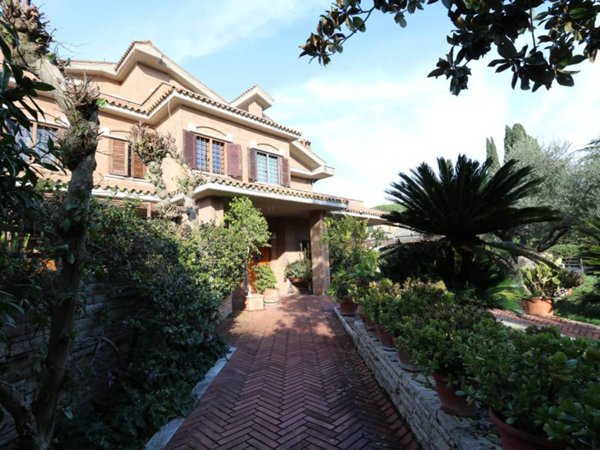 casa indipendente in vendita a Roma in zona Sette Bagni