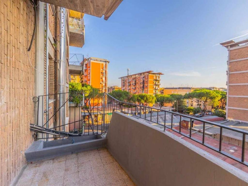 appartamento in vendita a Roma in zona Cinecittà