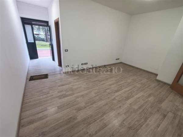 bivano in vendita a Roma in zona Giuliano Dalmata