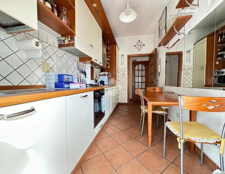 appartamento in vendita a Roma in zona Ardeatino