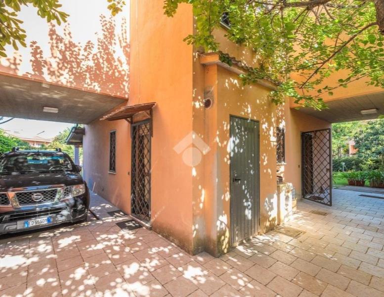 casa indipendente in vendita a Roma in zona Infernetto