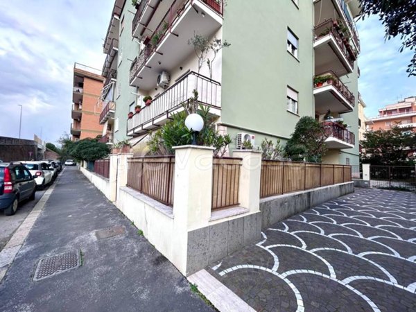 appartamento in vendita a Roma in zona Ostia