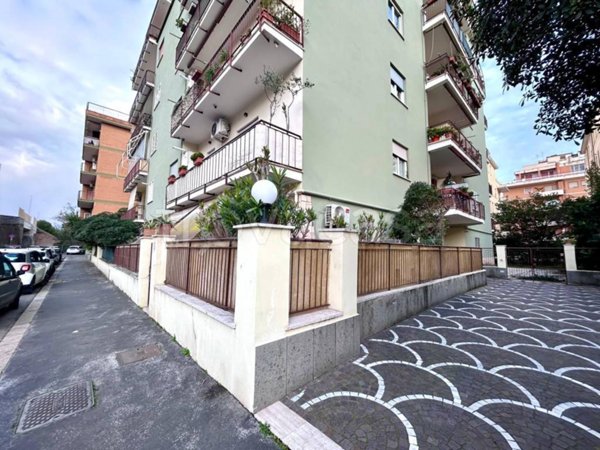 appartamento in vendita a Roma in zona Ostia