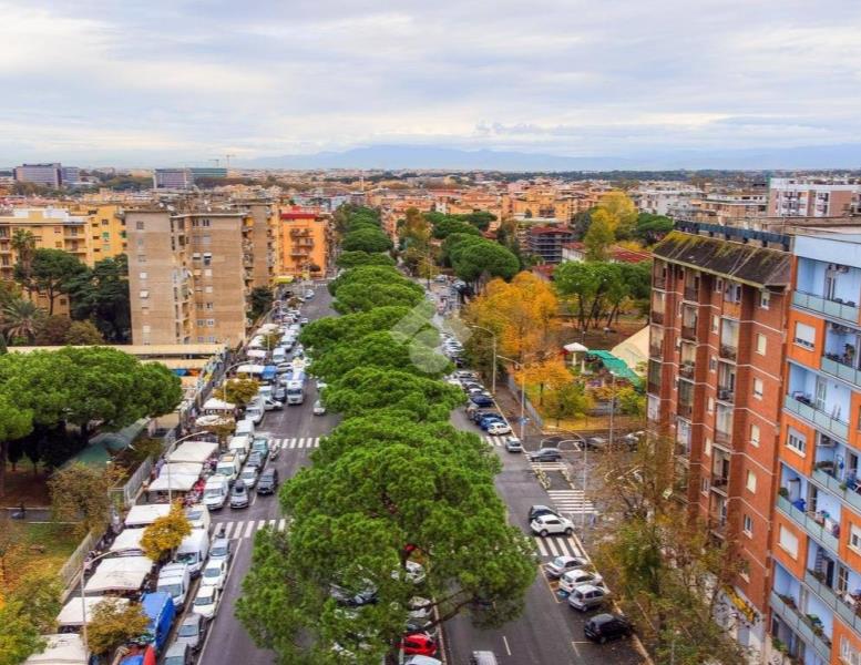 appartamento in vendita a Roma in zona Ardeatino