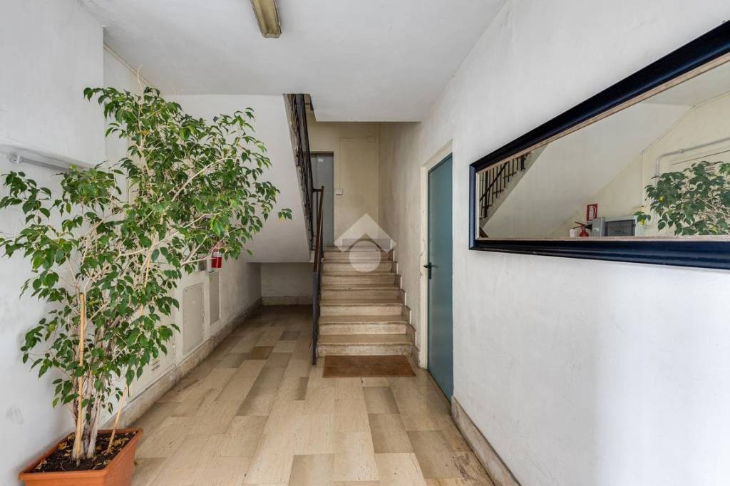 appartamento in vendita a Roma in zona Ardeatino