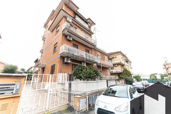 appartamento in vendita a Roma in zona Tor Bella Monaca