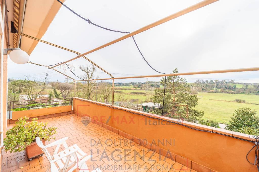 appartamento in vendita a Roma in zona Tor de' Cenci