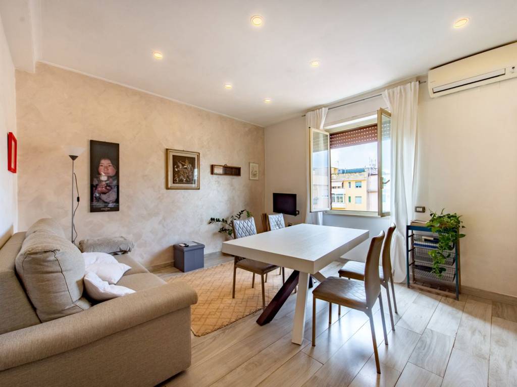 appartamento in vendita a Roma in zona Ostiense