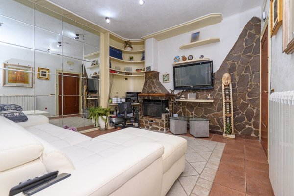 appartamento in vendita a Roma in zona Case Rosse