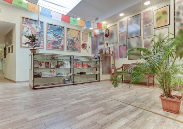 locale commerciale in vendita a Roma in zona Celio