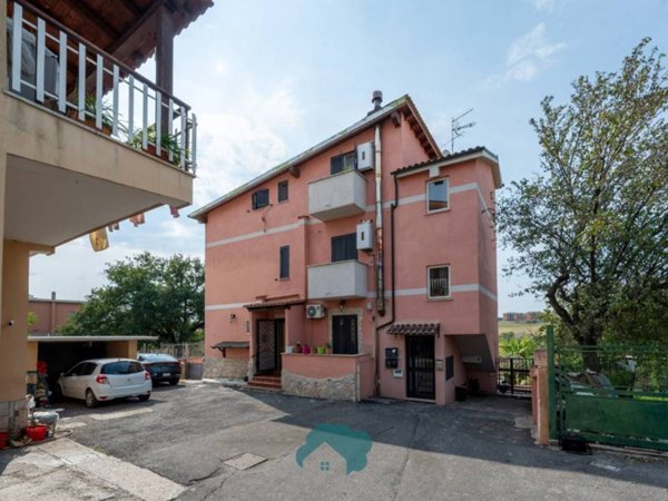 appartamento in vendita a Roma in zona Lunghezza