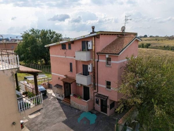 appartamento in vendita a Roma in zona Lunghezza