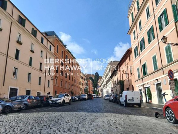 locale commerciale in vendita a Roma in zona Trastevere
