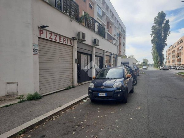 negozio in vendita a Roma in zona Ponte Mammolo