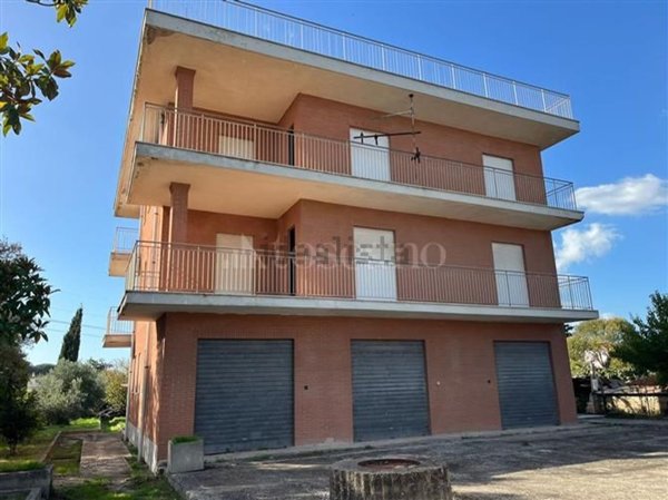 appartamento in vendita a Roma in zona Selvotta