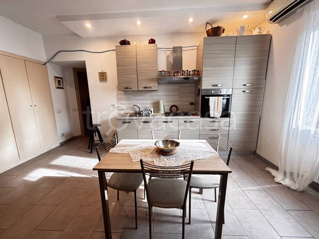 appartamento in vendita a Roma in zona Valle Muricana