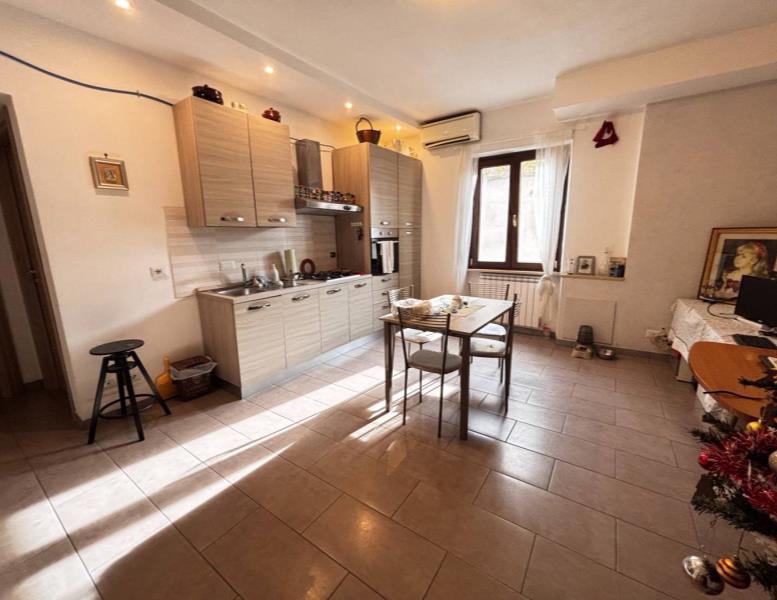 appartamento in vendita a Roma in zona Valle Muricana